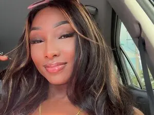 Nyakimgold  live sex cam