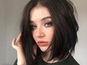 Sara_93  live sex cam
