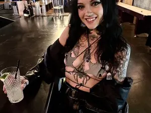 LizzyVicious  live sex cam