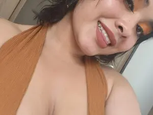 Zoequeen18  live sex cam