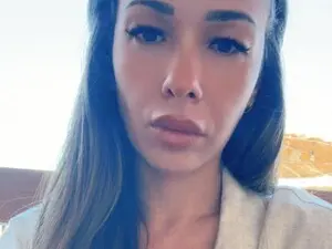 Roses_dream  live sex cam