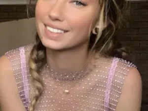 SurfyChick  live sex cam