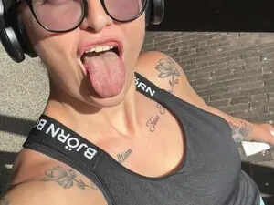LargeMargeXo  live sex cam