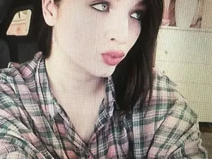 BritneyBarker  live sex cam