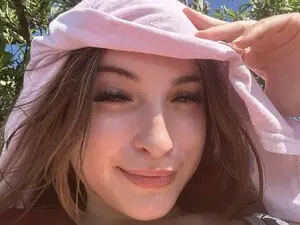 SarahRhyder  live sex cam