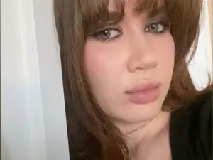 Hazelnutt  live sex cam