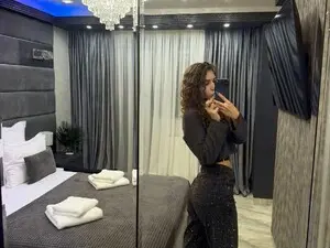 Bigbuttjany  live sex cam