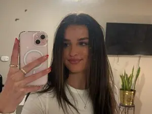 Sophiebaby1  live sex cam