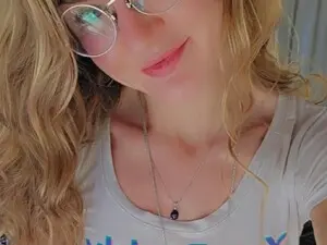 Effykitty420  live sex cam