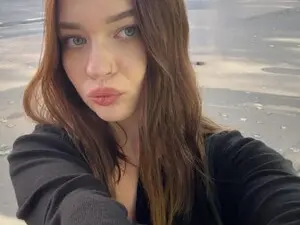 KiaraTeaseOn  live sex cam