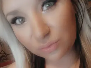 LusciousLindz  live sex cam