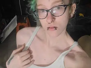 LittleWillow  live sex cam