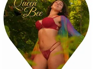 QueenBee1111  live sex cam