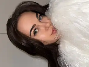 BeeTheQueen  live sex cam