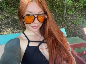 Alice_xxx_  live sex cam