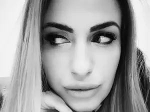 SophiaSwan  live sex cam