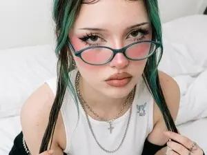 SweetiieVal  live sex cam