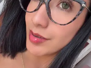 Whitneykiss  live sex cam