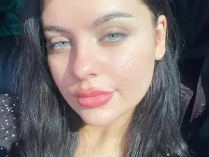Celia_  live sex cam