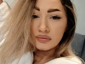 Rossana_doll  live sex cam
