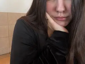Yourmila1  live sex cam