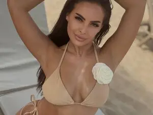 Alma_Luv  live sex cam