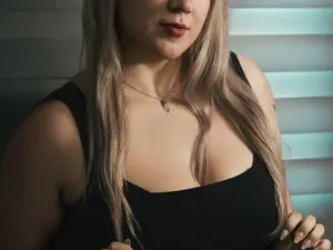 Hollie_joliie  live sex cam