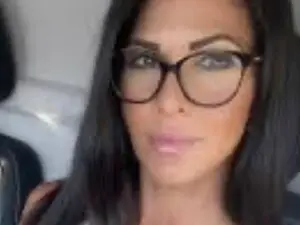 Bella_2683  live sex cam