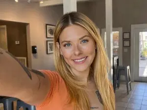 Saxxytee  live sex cam