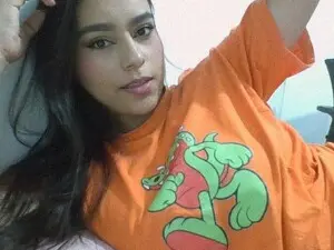 Mypretty_isa  live sex cam