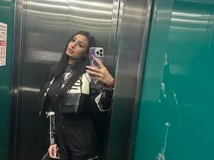 Rosalie_fox  live sex cam