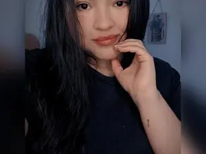 Lizzie_c  live sex cam