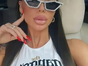 RaquelleVon  live sex cam