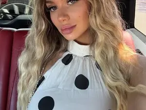 NicolleBlake  live sex cam