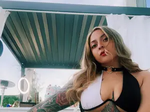 AriFoxGirl  live sex cam