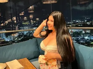Madamevelvet  live sex cam