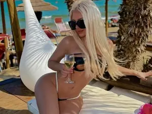 Squirtly_Alex  live sex cam