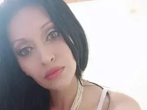 Cherrybomb40  live sex cam