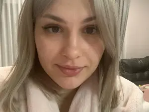 Mior22  live sex cam