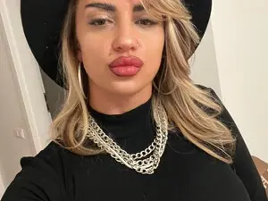 IzabelaTessa  live sex cam