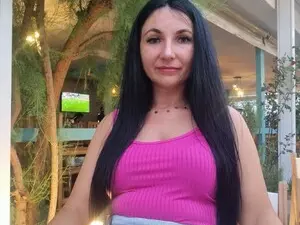 Hellensweet25  live sex cam