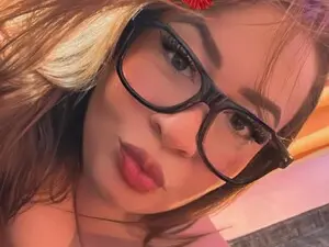 Lynapeach  live sex cam