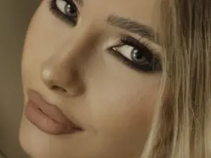 ElaBlue  live sex cam
