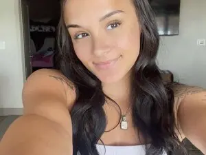 Ginalove18  live sex cam