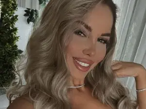 ZinaSquirts  live sex cam