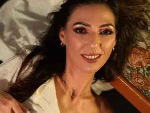 Rossalia33  live sex cam