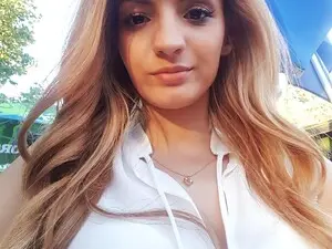 VerraSweet4U  live sex cam