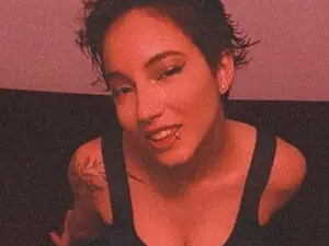 Laura_hills18  live sex cam