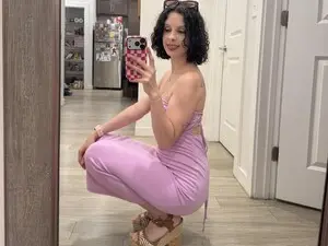 Kiwibby222  live sex cam