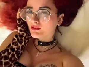 Ooomg_Kira  live sex cam